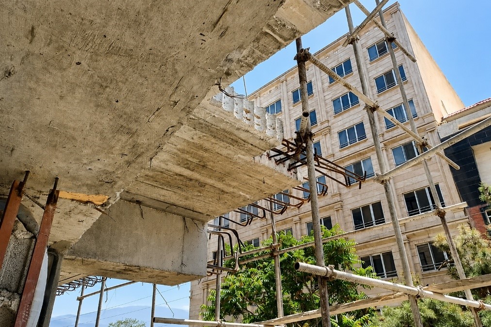 کاشت آرماتور در دال بتنی